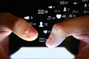 Diferencia entre el alcance orgánico y el de pago en las plataformas de redes sociales