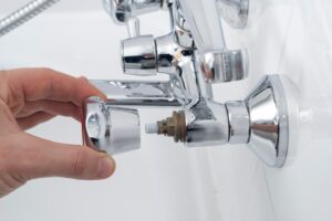 Sustitución de la válvula de la ducha: costes y bricolaje
