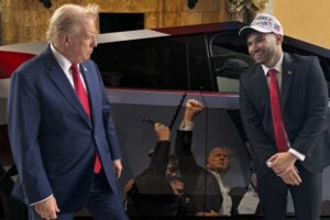 ¿Los regalos de Rolex y Cybertruck de Adin Ross a Trump violaron los límites de contribución de la FEC?