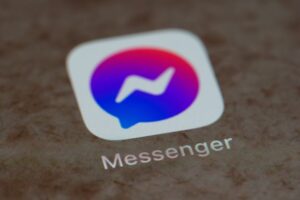 Cómo habilitar el modo oscuro en Facebook Messenger
