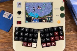 Modder construye Windows 98 Handheld con hardware original