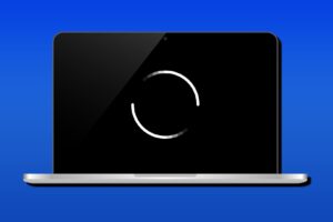 ¿Por qué tengo una pantalla negra cuando instalo Windows 11?